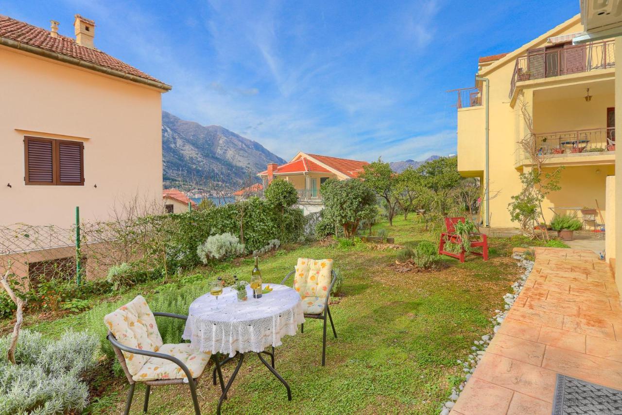 Apartment Castellino Kotor Exterior photo